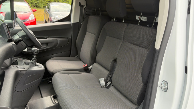 Vauxhall Combo Cargo Combo Diesel 1.5 Turbo D 100ps Prime Plus H1 Van - Image 13